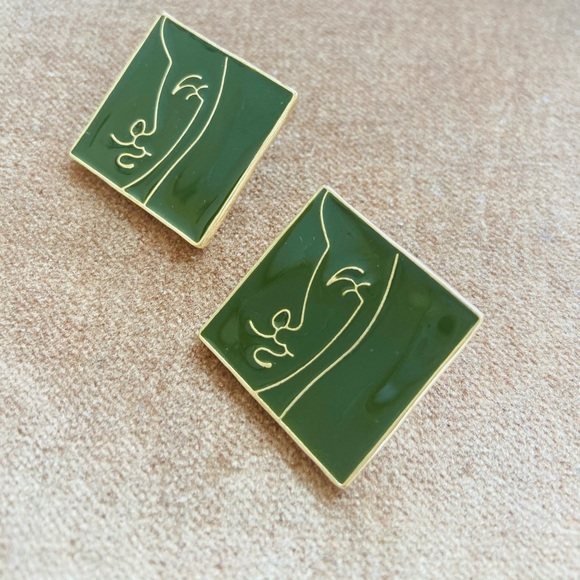 Portrait Painting stud earrings - green - Picture 5 of 5